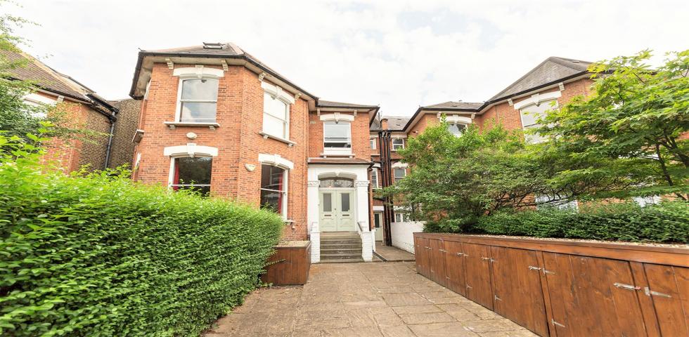 			3 Bedroom, 1 bath, 1 reception Flat			 Christchurch Avenue, KILBURN